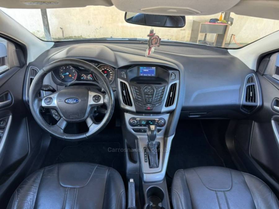 FORD - FOCUS - 2014/2015 - Branca - R$ 48.900,00