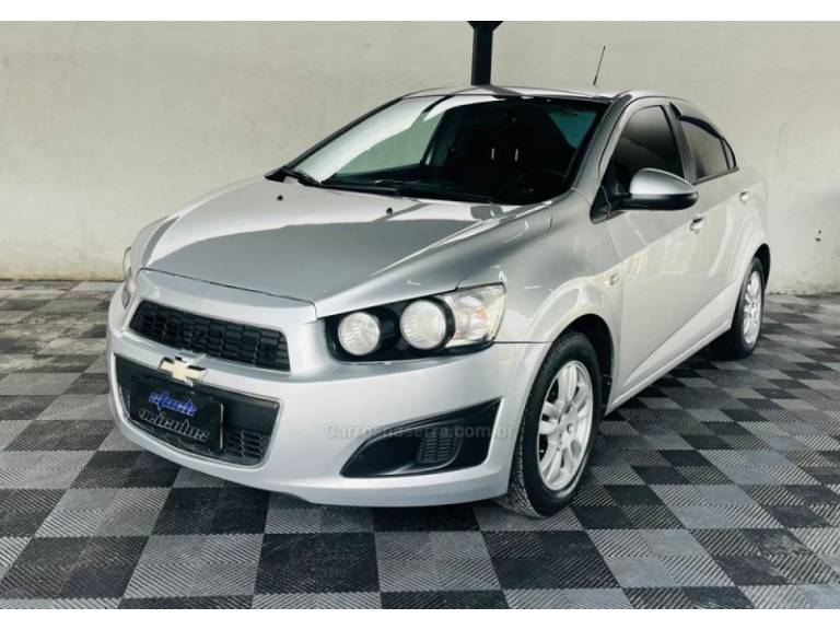 CHEVROLET - SONIC - 2013/2013 - Prata - R$ 38.900,00