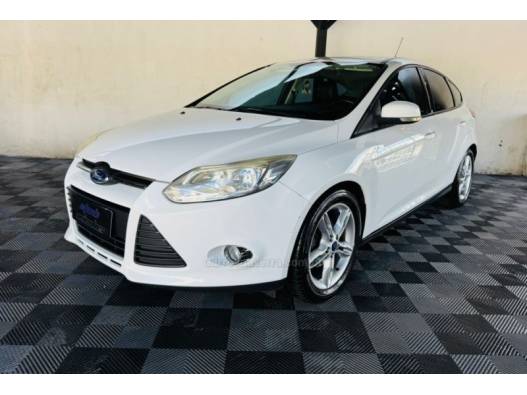 FORD - FOCUS - 2014/2015 - Branca - R$ 48.900,00