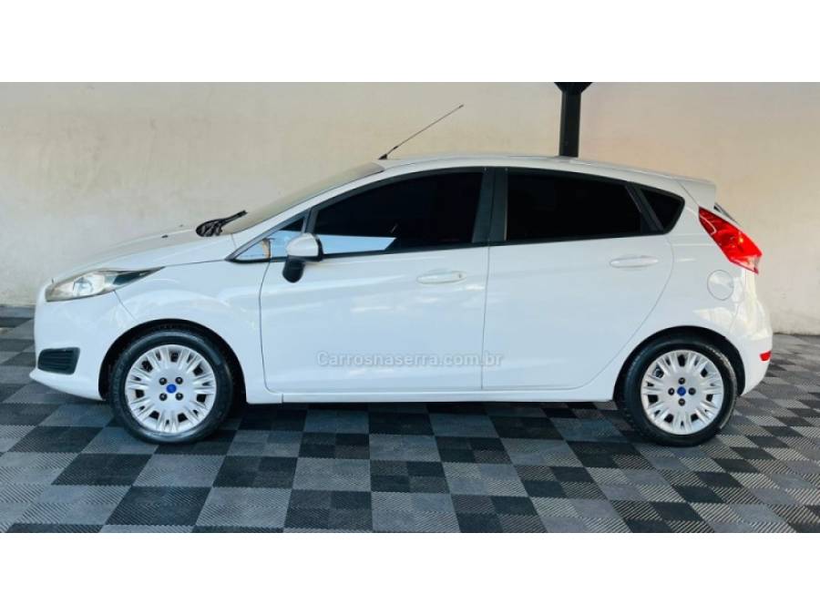 FORD - FIESTA - 2013/2014 - Branca - R$ 39.900,00