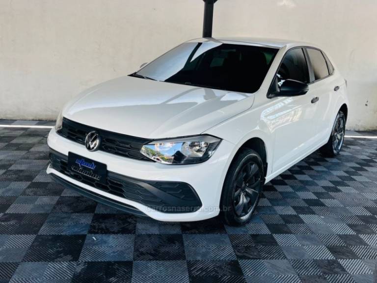 VOLKSWAGEN - POLO - 2024/2025 - Branca - R$ 75.900,00