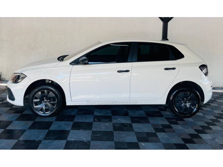 VOLKSWAGEN - POLO - 2024/2025 - Branca - R$ 75.900,00