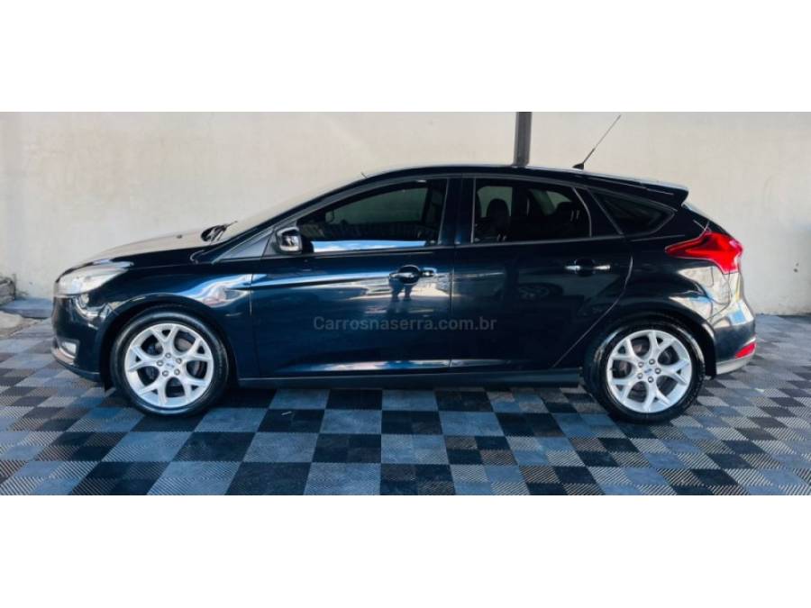 FORD - FOCUS - 2015/2016 - Marrom - R$ 56.900,00