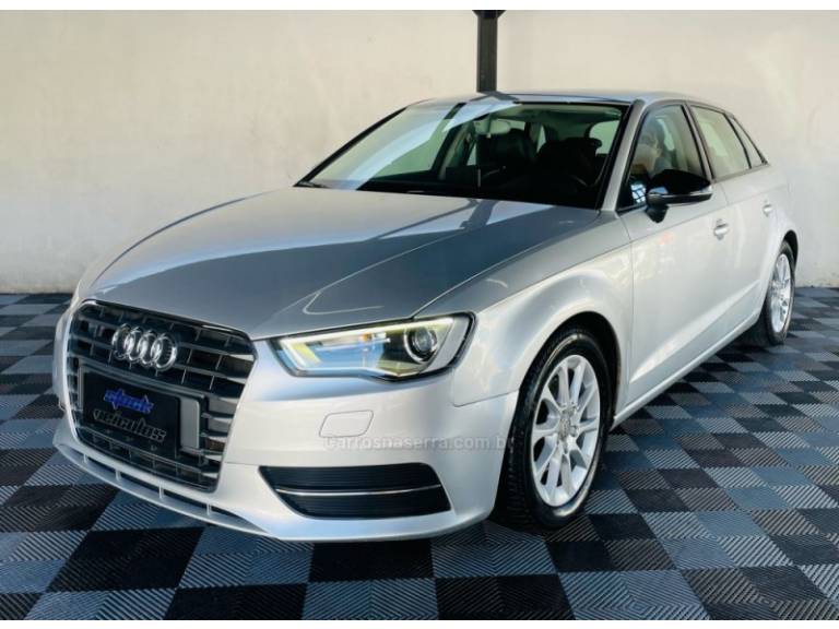 AUDI - A3 - 2013/2014 - Prata - R$ 69.900,00