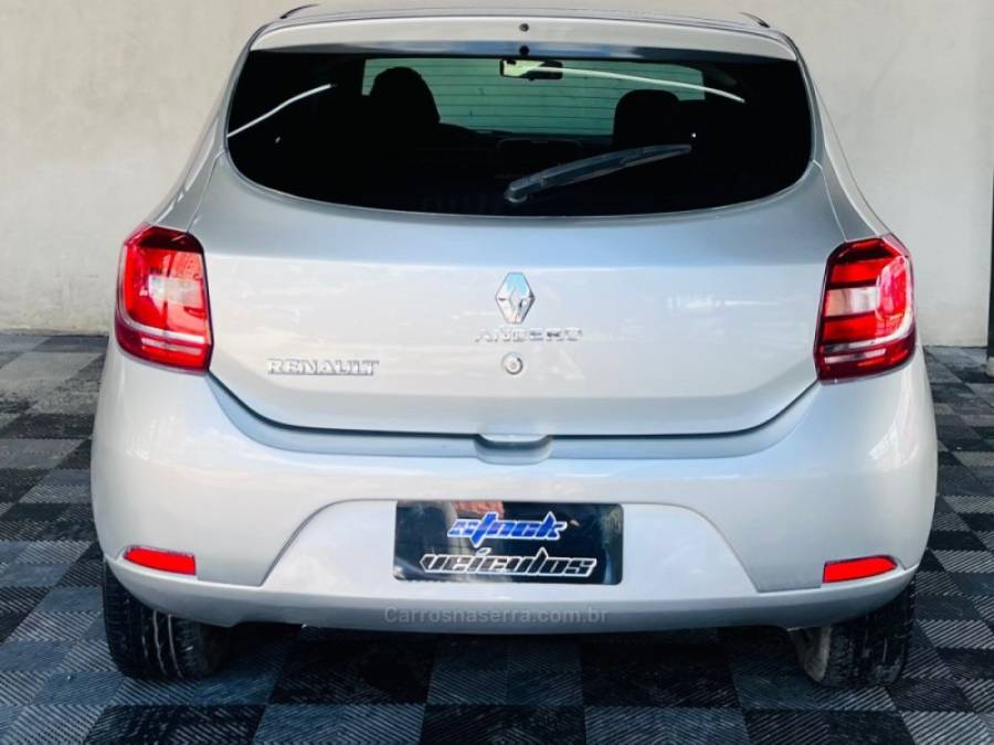 RENAULT - SANDERO - 2015/2016 - Prata - R$ 30.900,00
