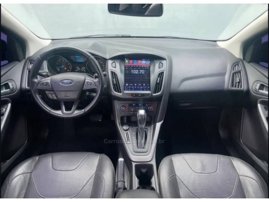 FORD - FOCUS - 2015/2016 - Marrom - R$ 56.900,00