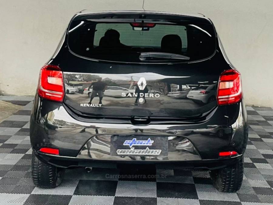 RENAULT - SANDERO - 2015/2016 - Preta - R$ 39.900,00