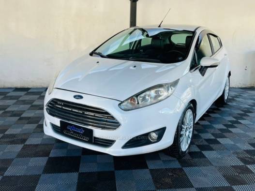 FORD - FIESTA - 2015/2016 - Branca - R$ 49.900,00