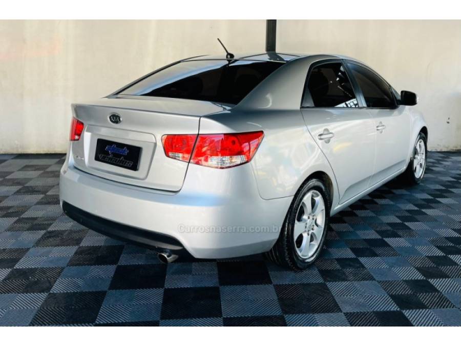 KIA MOTORS - CERATO - 2010/2011 - Prata - R$ 41.900,00