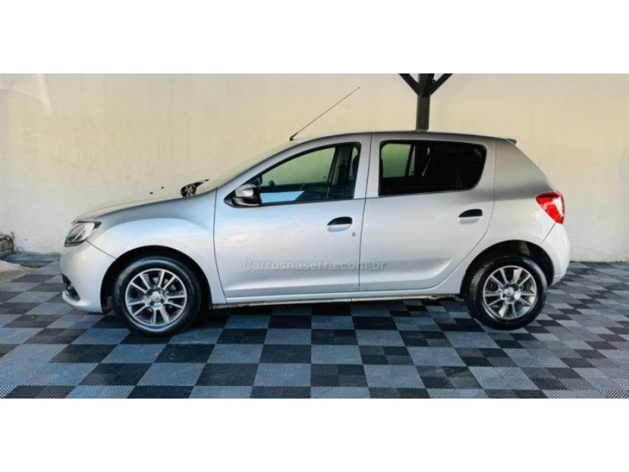 RENAULT - SANDERO - 2014/2015 - Prata - R$ 36.900,00