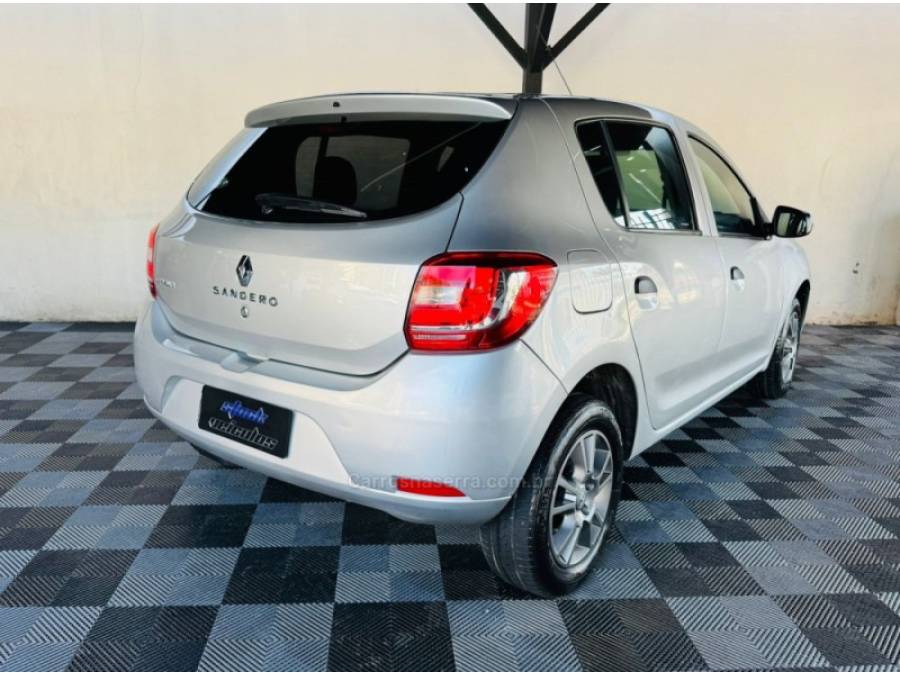 RENAULT - SANDERO - 2014/2015 - Prata - R$ 36.900,00