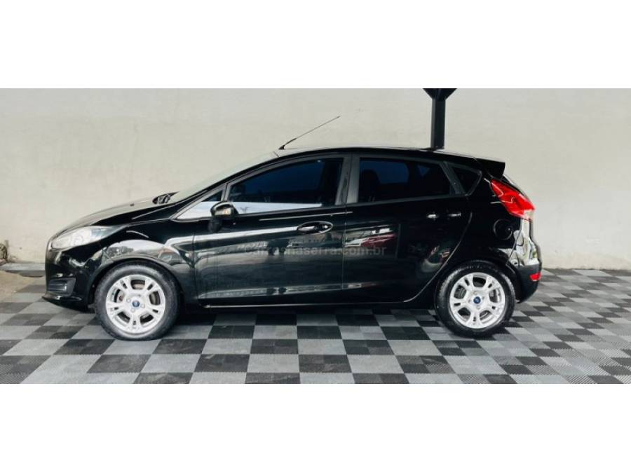 FORD - FIESTA - 2013/2014 - Preta - R$ 40.900,00