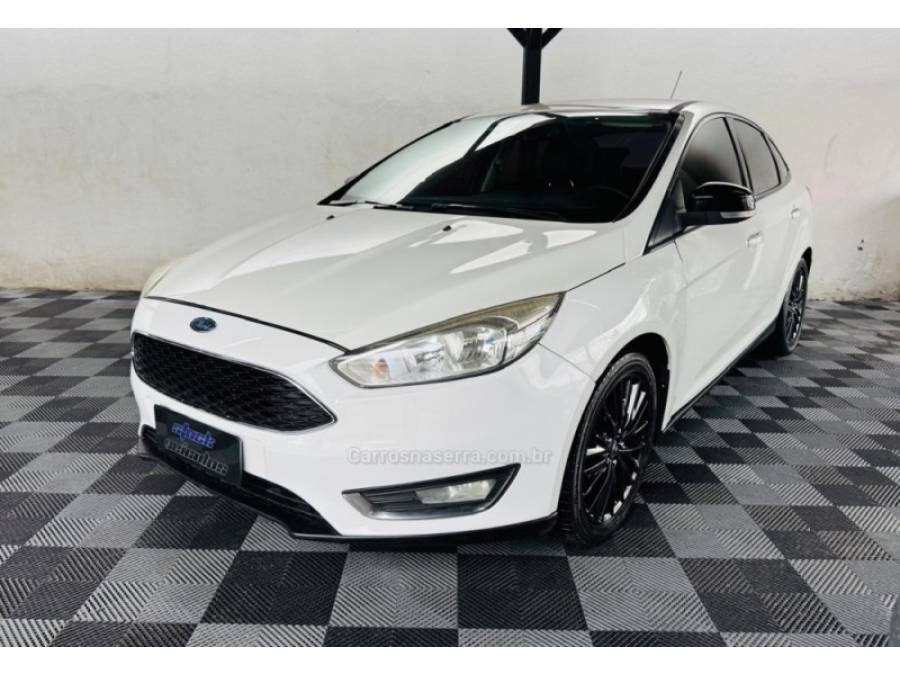 FORD - FOCUS - 2015/2016 - Branca - R$ 55.900,00