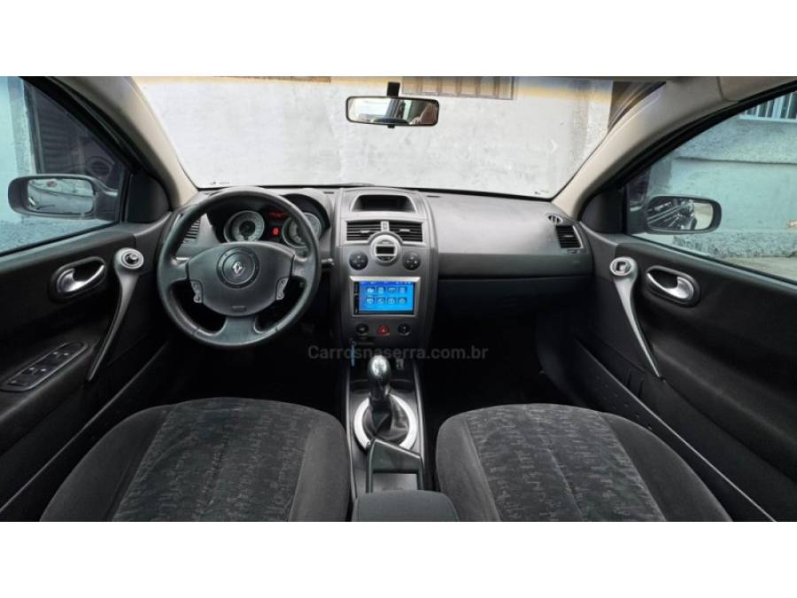 RENAULT - MÉGANE - 2012/2013 - Preta - R$ 29.900,00