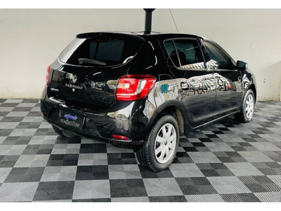 RENAULT - SANDERO - 2015/2016 - Preta - R$ 39.900,00