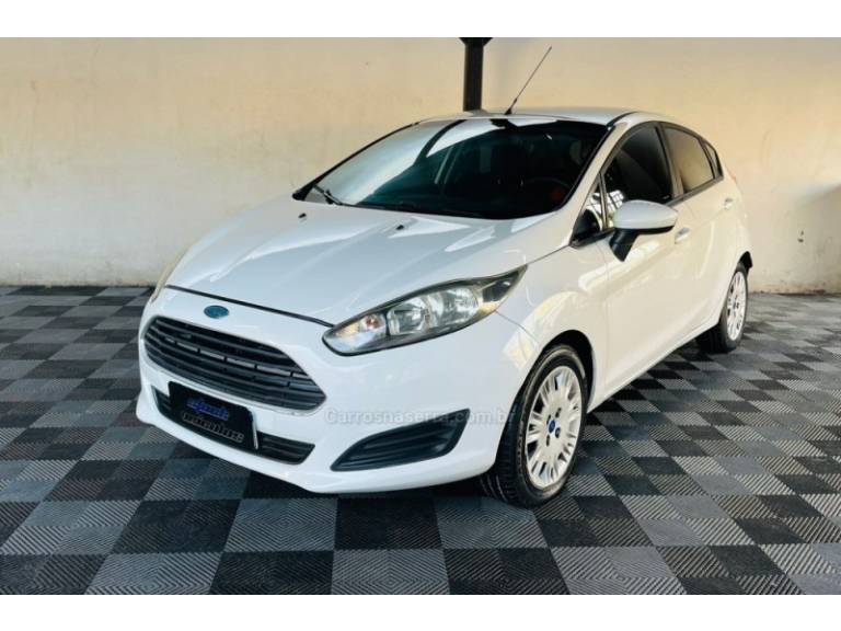 FORD - FIESTA - 2013/2014 - Branca - R$ 39.900,00
