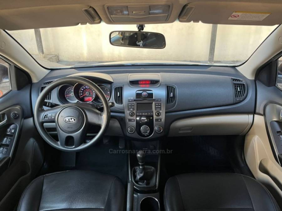 KIA MOTORS - CERATO - 2010/2011 - Prata - R$ 41.900,00