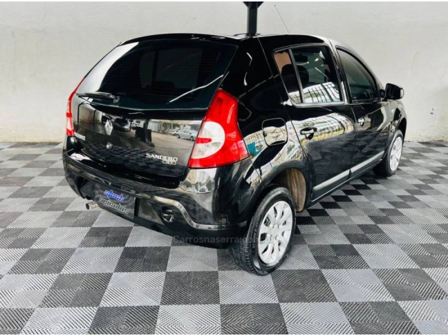 RENAULT - SANDERO - 2010/2011 - Preta - R$ 29.900,00